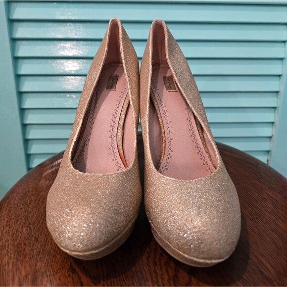 Olsenboye Gold Glitter Sparkly Platform Pumps, Size 8M - Picture 8 of 8